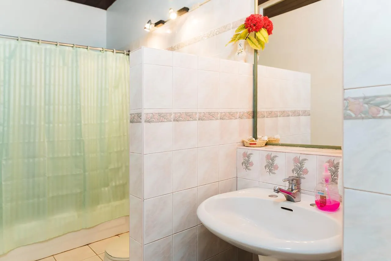 Country Home Villa Bed & Breakfast Μαντεβίλ