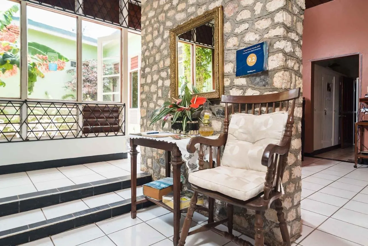 Country Home Villa Bed & Breakfast Μαντεβίλ